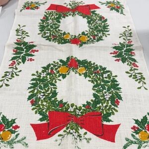 Vintage 1950s Christmas Holiday Wreath Kitchen Towel Holly Poinsettia Print